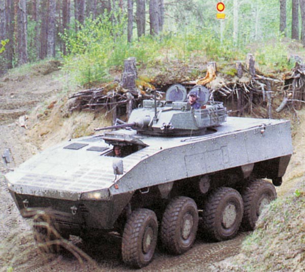 Patria AMV có nhiều phiên bản khác nhau như chiến đấu, cứu thương, chở quân.